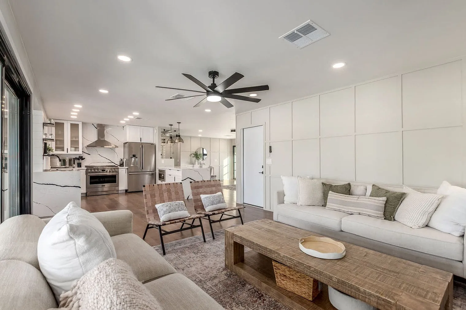 3 bed, 2.0 bath, 1948 sqft, $4,671 — Photo 2