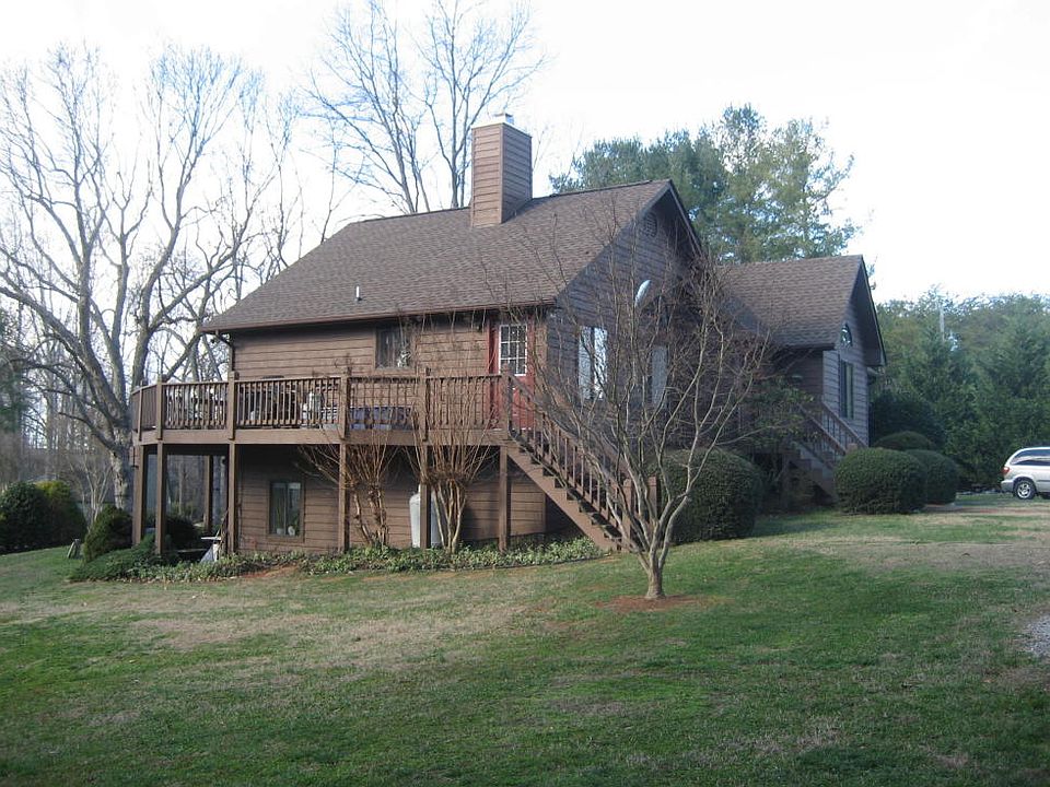 1st image of 101 Pine Cone Dr