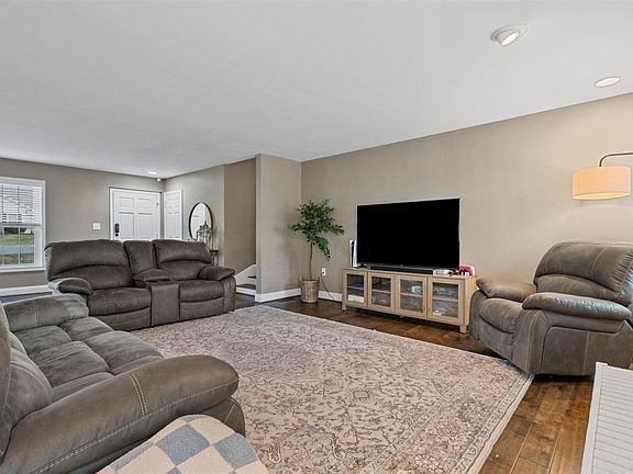 5th image of 2611 Thompson Dr