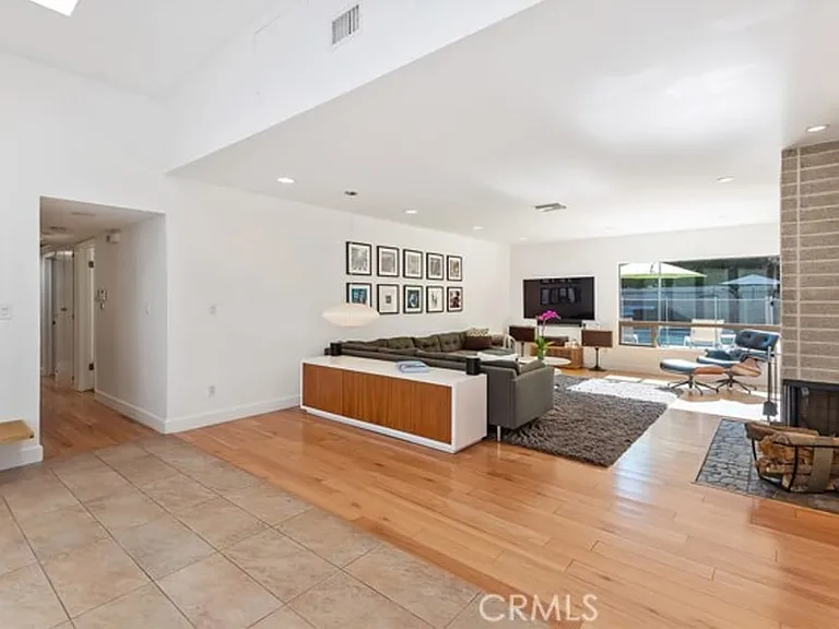 22526 Friar St — Photo 18