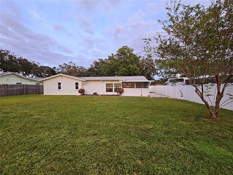 1028 Chinaberry Rd — Photo 32