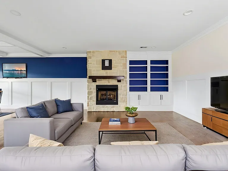 1020 Easton Ct — Photo 9