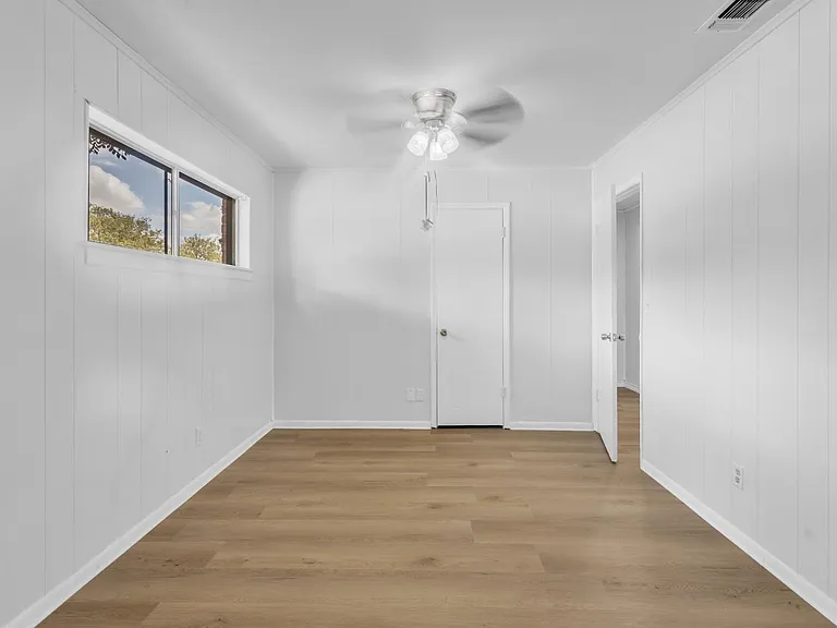 200 Linden St — Photo 15