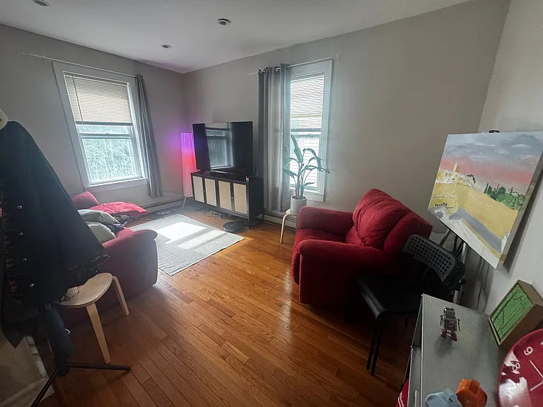 818 Parker St — Photo 2