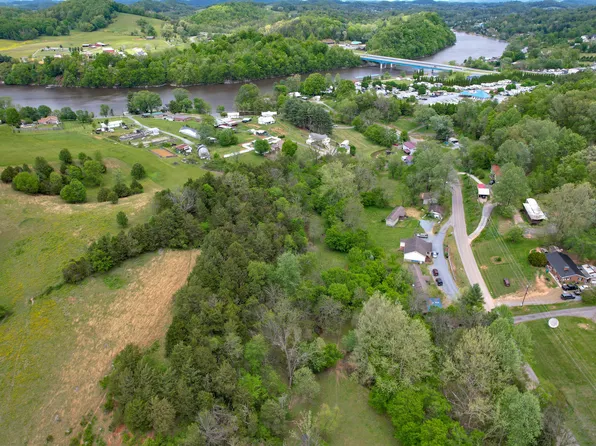 296 Eads Rd, Bluff City, TN 37618