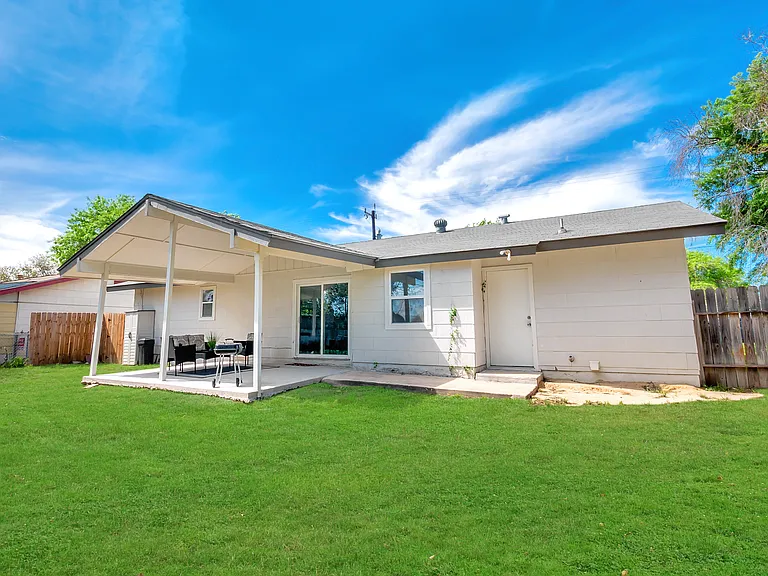1322 Meadow Knoll Dr — Photo 16