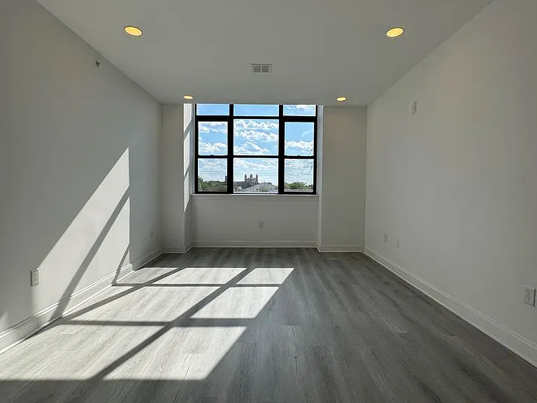 1600 West Hunting Park - Residential — Photo 24
