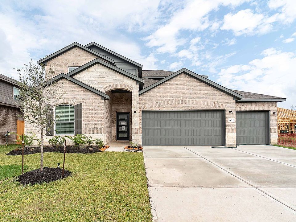 1st image of 2827 Sapphire Hills Dr