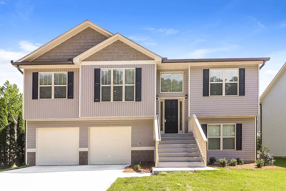 5 bed, 3.0 bath, 2070 sqft, $2,405 — Photo 1