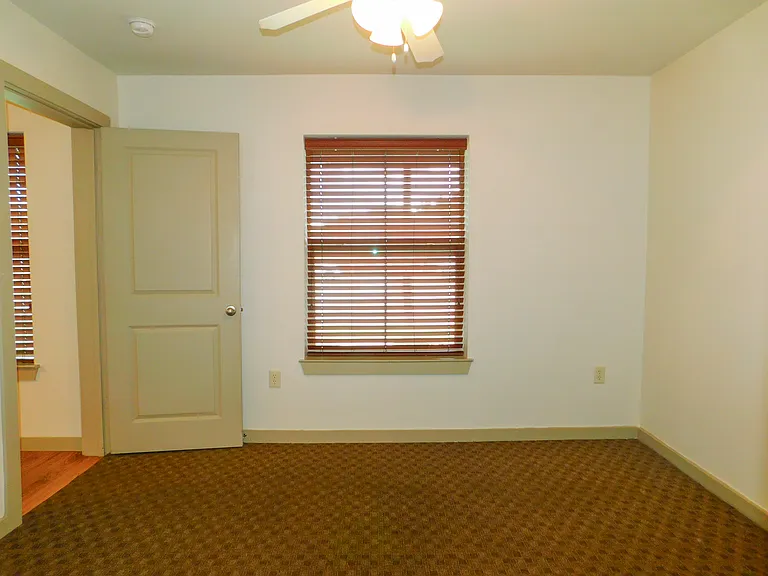 1512 N Elm St #101 — Photo 11