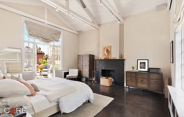 Rented by CORE | media 45