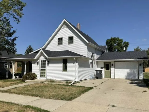 317 15th St SE, Rugby, ND 58368