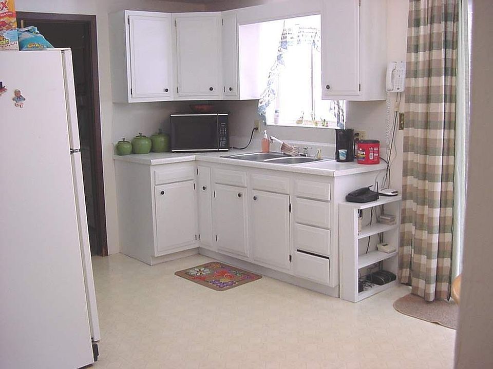 Bright & Open Kitchen