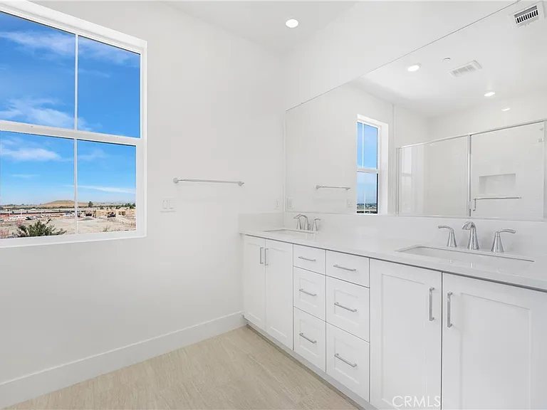 141 Dolores — Photo 18