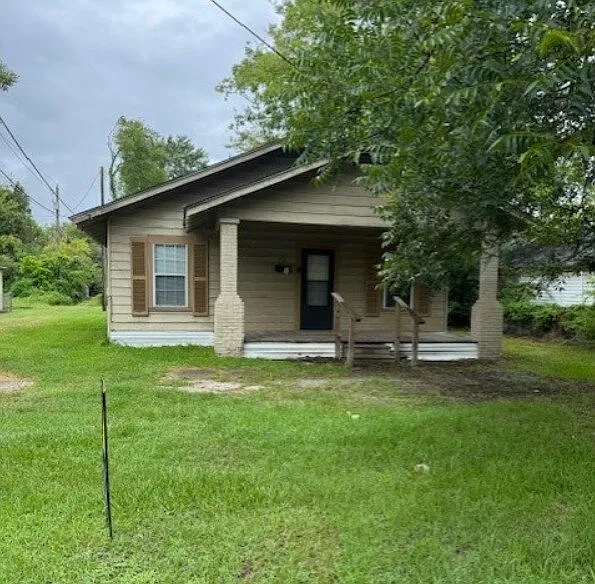 3 bed, 1.0 bath, 1428 sqft, $800 — Photo 1
