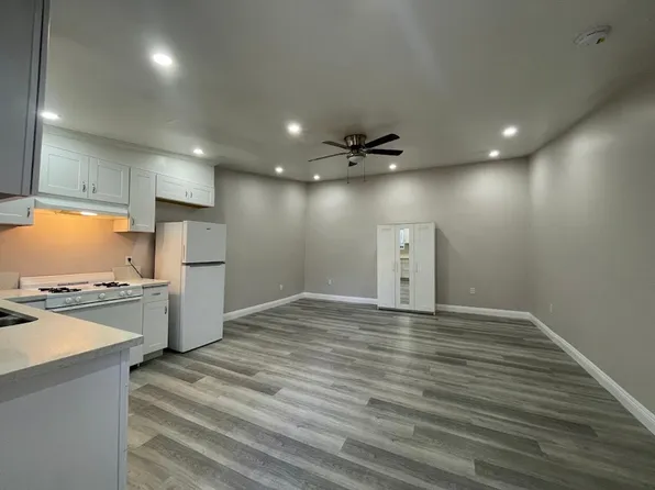 PARADE 1325-1327, 1325-1327 1/2 W Parade St #1325, Long Beach, CA 90810