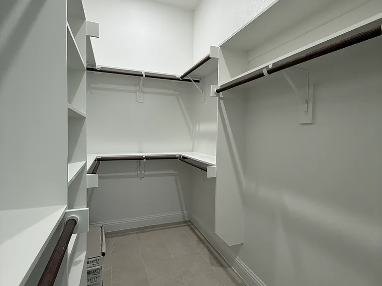 917 E Tucker St — Photo 13