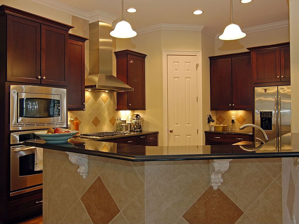Kitchen Bar with ceramic tile