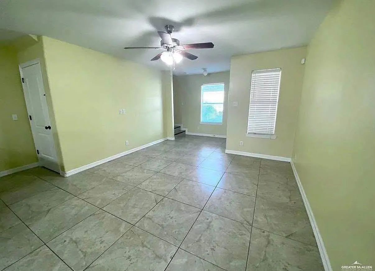 2502 E Franklin Ave - 7 — Photo 3