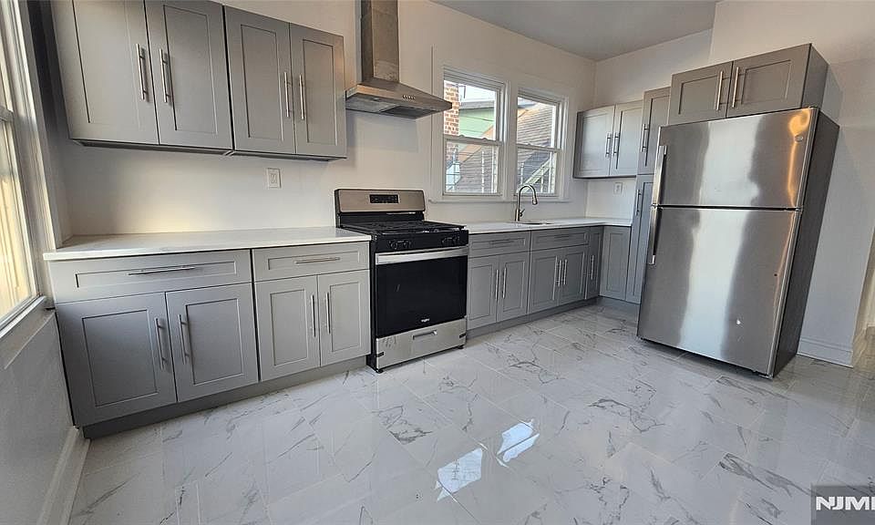 1st image of 93 21st St #3