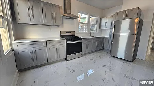 93 21st St #3 Photo 1