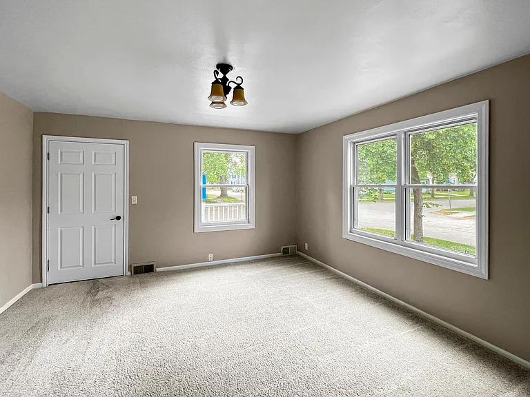 1424 9th Ave N — Photo 2