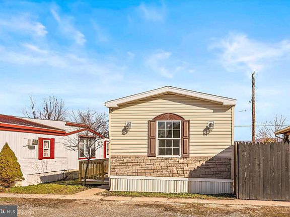 3rd image of 10 Ridgeview Park