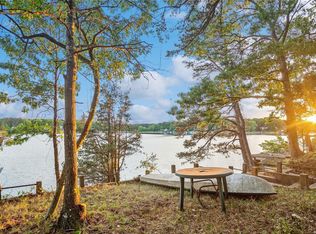 15 Lakeside Trl, Ridge, NY 11961