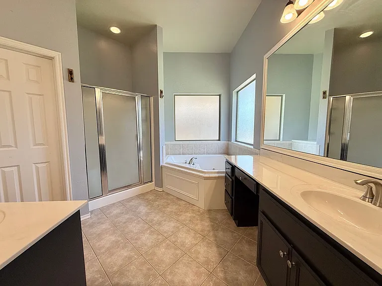613 Oak Creek Dr — Photo 12