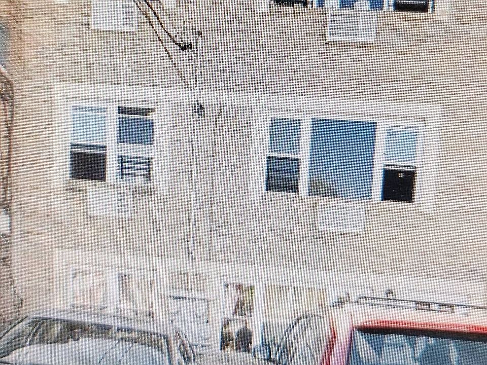 1st image of 850 E 214th St #B