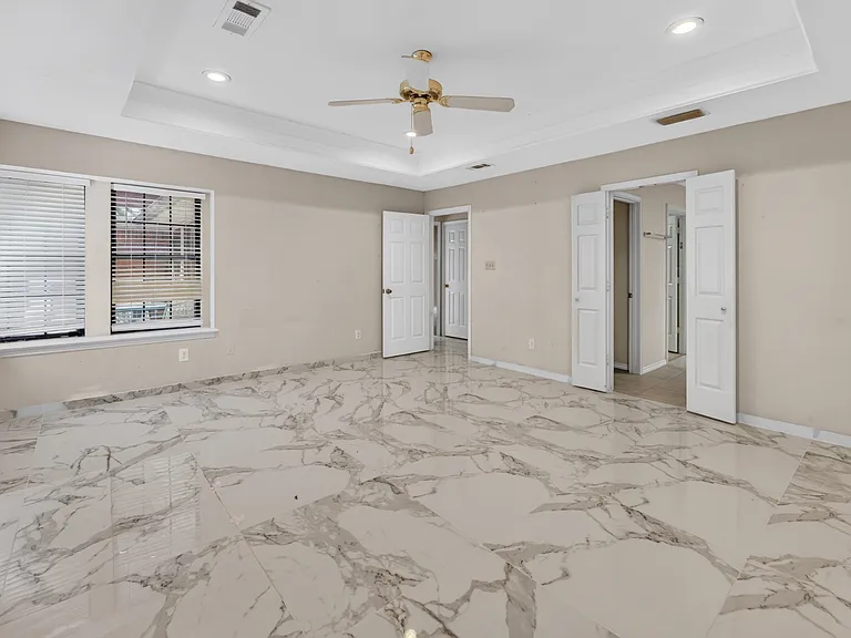2105 Rolling Oak Ln — Photo 16