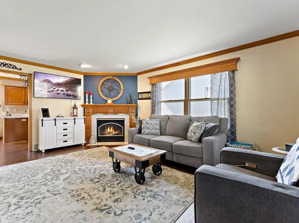 705 W Welco Dr, Montgomery, MN 56069