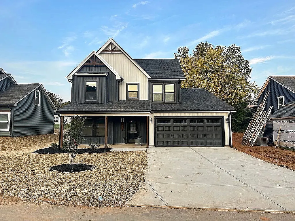 4 bed, 2.5 bath, 1867 sqft, $2,000 — Photo 1