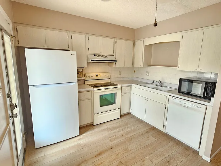 509 W Venice Ave #102 — Photo 13