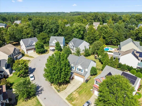 105 Owl Creek Ct, Holly Springs, NC 27540