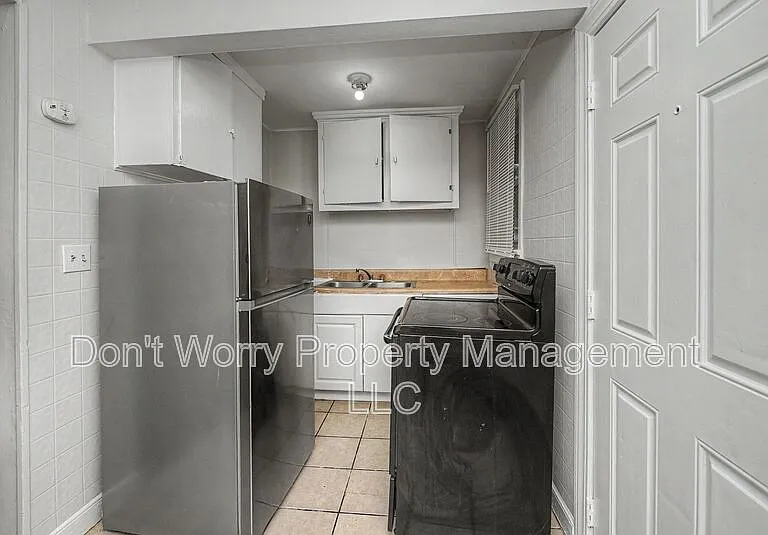 402 Winston St — Photo 6