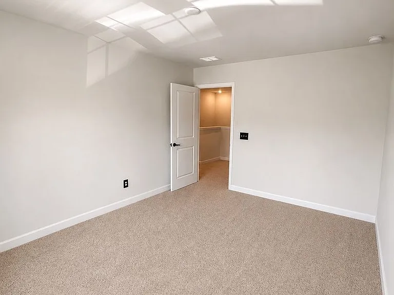 428 Lundby Dr — Photo 23