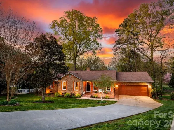 8215 Chandos Pl, Huntersville, NC 28078