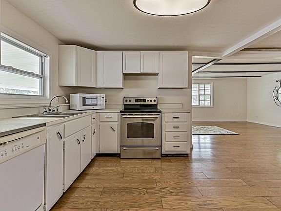 3rd image of 5325 Landis Ave