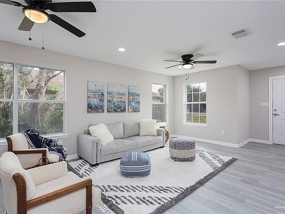 4th image of 2407 Palmetto Dr