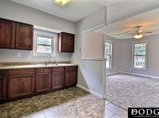 645 W 10th St, Fremont, NE 68025