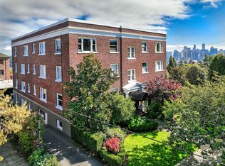 1902 Bigelow Ave N APT 402, Seattle, WA 98109