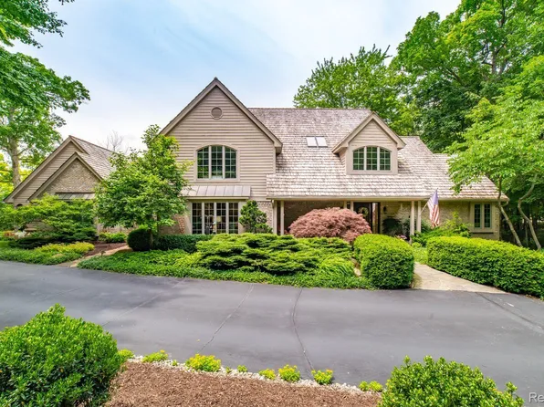 7417 Fen Rdg, Clarkston, MI 48348