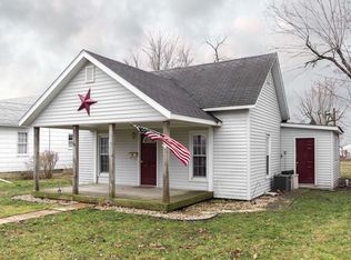 617 W 1st St, Saint Elmo, IL 62458