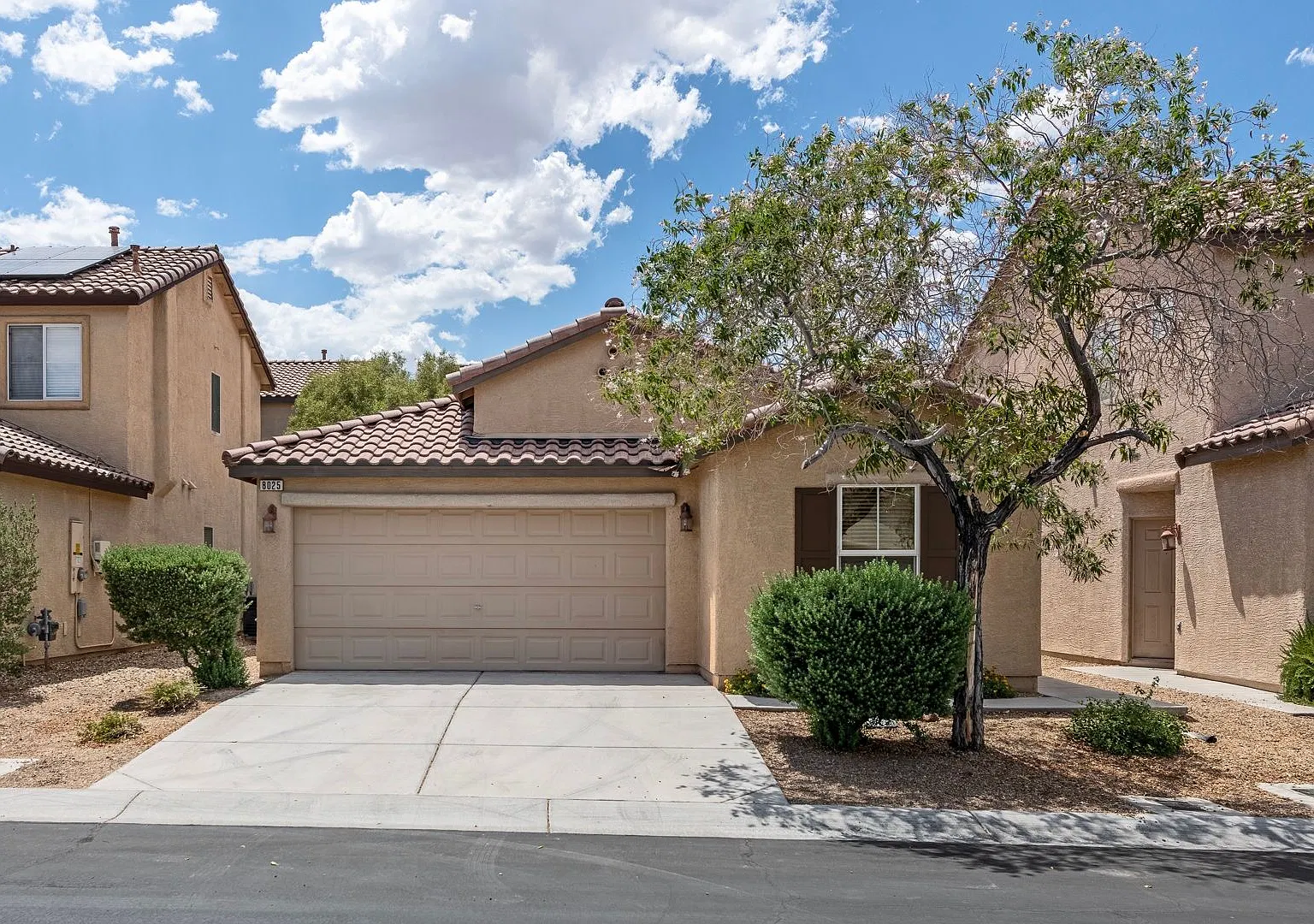 Charming Two Bedroom Two Bathroom home — Photo 1