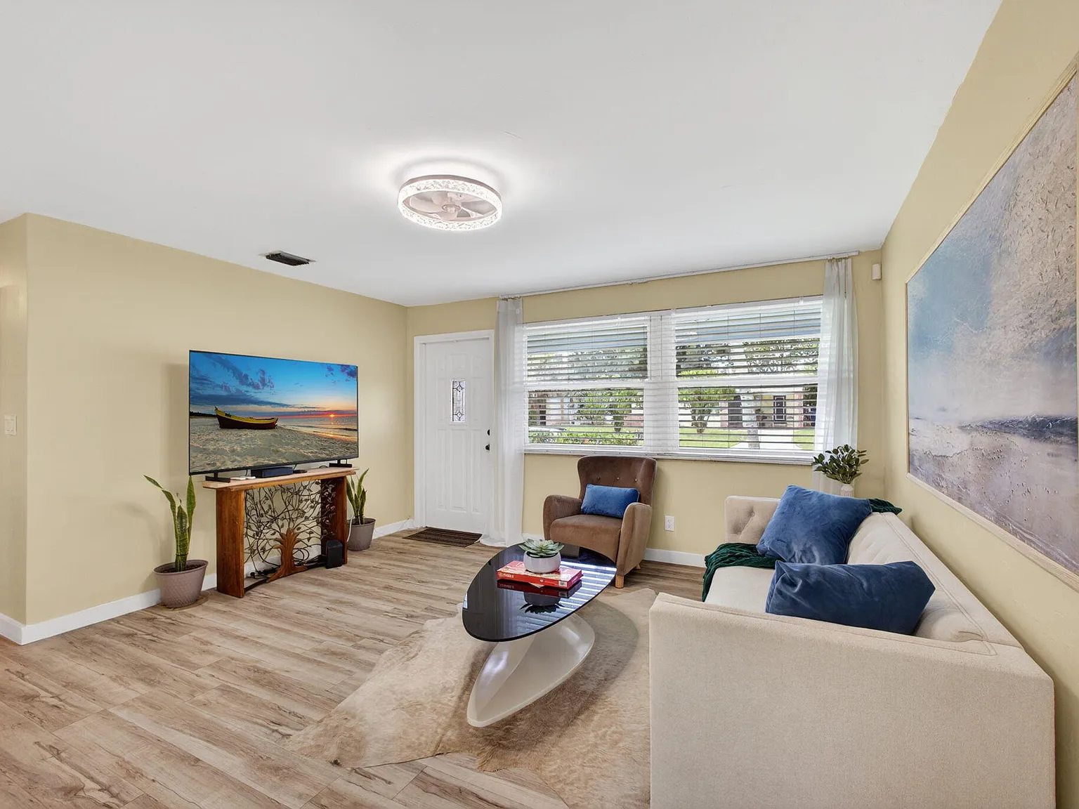 4 bed, 2.0 bath, 1293 sqft, $3,195 — Photo 4