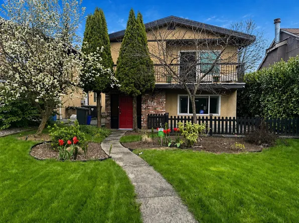 1564 Hope Rd, North Vancouver, BC V7P 1W9