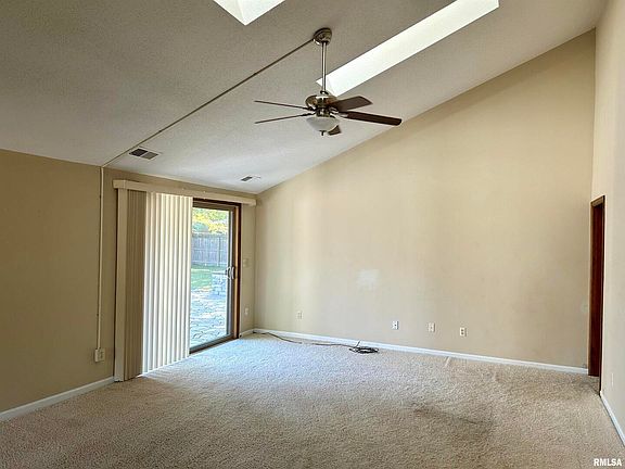 4th image of 210 S Mark Ct