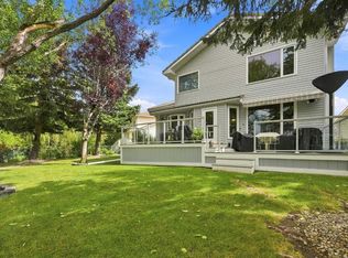 187 S Hampshire Close NW, Calgary, AB T3A 4Y1