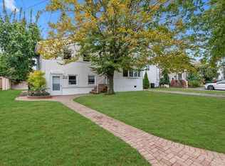 2072 Brighton Way, Merrick, NY 11566